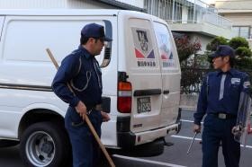 貴重品輸送は２人１組で行います。