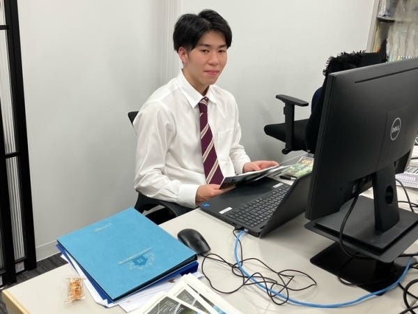 コピーライターの事務スタッフ・営業サポート・接客（普通自動車運転免許）