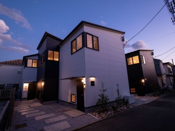 コピーライターの事務スタッフ・営業サポート・接客（普通自動車運転免許）