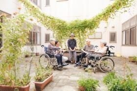 特別養護老人ホーム飛鳥の里三清荘 中庭