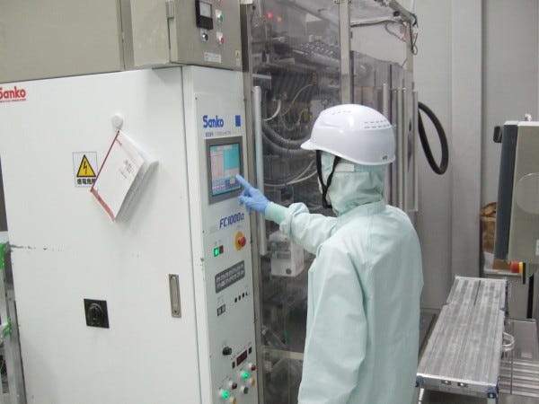 ほとんどの設備がタッチパネル方式になっており、専属のオペレーターが操作します。