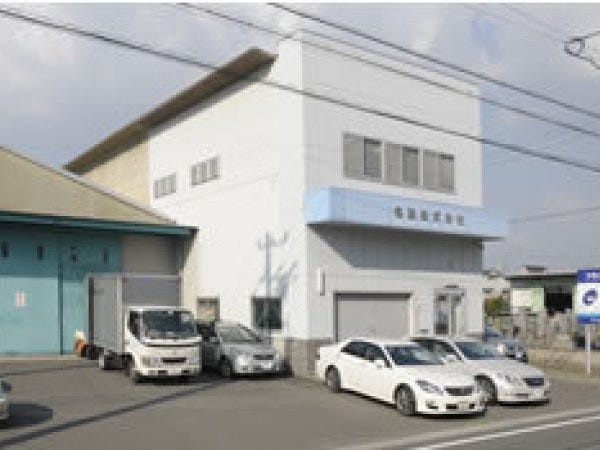 名西株式会社本社です。日当たりが良く、快適に働ける清潔な職場です。