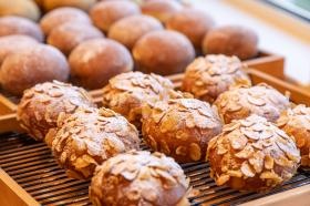 石窯パンマルシェＨＡＲＵ