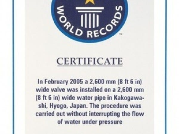 2005年、世界最大口径の不断水工事を成功させ、ギネス世界記録を樹立しました。