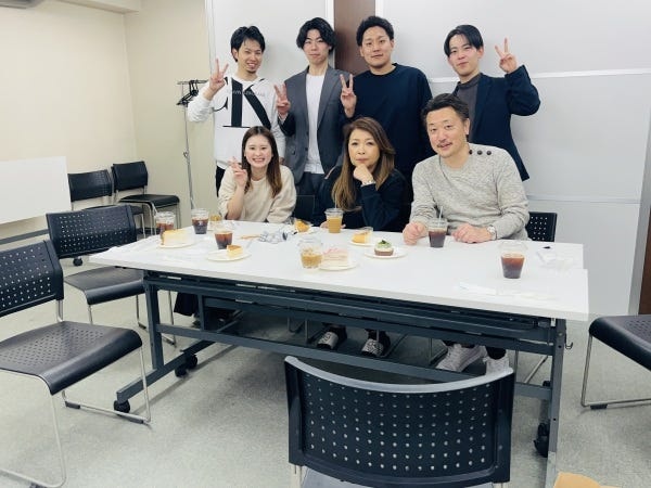 誕生日は恒例のケーキパーティー！皆の誕生日が待ち遠しい程。食べたいケーキはゲームで決めることも…！社員のやりたいを叶えてくれます。