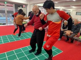 脳トレを合わせた歩行訓練を行います。