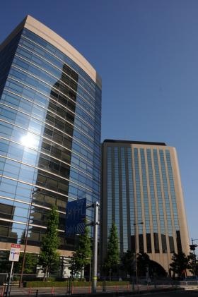 岐阜駅から徒歩５分の場所に本社がございます。