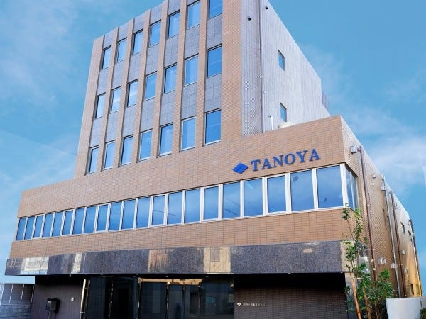 東急池上線蓮沼駅より徒歩2分の本社外観です。