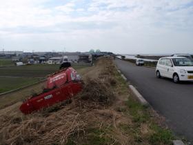 河川堤防除草工事は大規模にしています