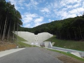 施工実績（亀ヶ谷砂防堰堤工事）近景