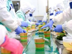 ベテラン社員が活躍する製造現場