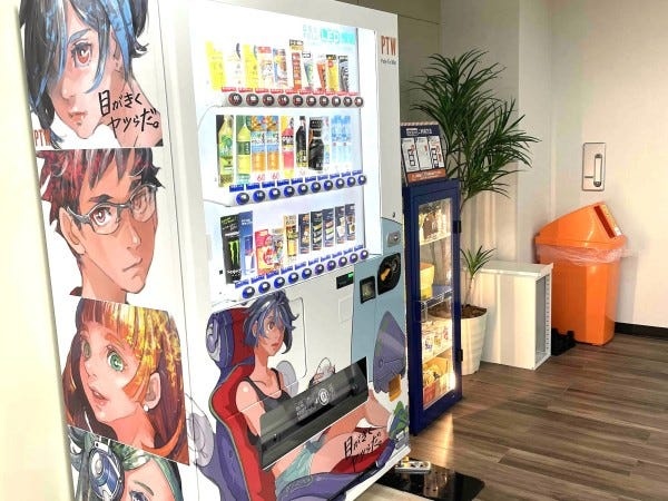 リフレッシュルームには自販機・オフィスコンビニもあります♪そのほかにもポット・レンジ・冷蔵庫など充実しています。