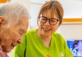 介護職員とご利用者様