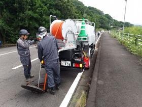 高圧洗浄車で管内清掃状況