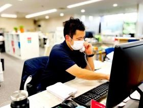 カウンターでお仕事中！