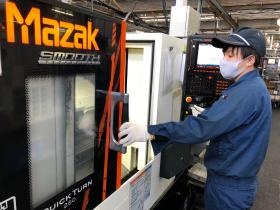 ＮＣ旋盤作業風景