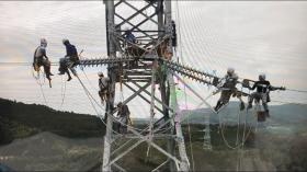 かっこいい仕事です。天空の仕事人とも呼ばれます。