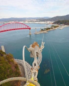 笠戸大橋を見下ろしながらの作業です。