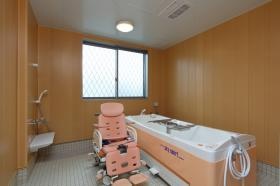 一般浴のほか機械浴も完備。新規施設なのでどれも新品です。