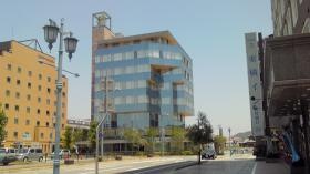 みどりクリニックが入居するビル外観