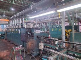 社内で生産したステンレスパイプは社内で研磨します。