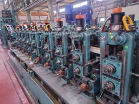 高周波造管ライン。ステンレスと鉄のパイプを生産します。