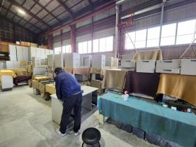 倉庫内風景：１つ１つの商品を丁寧にメンテナンスしております。