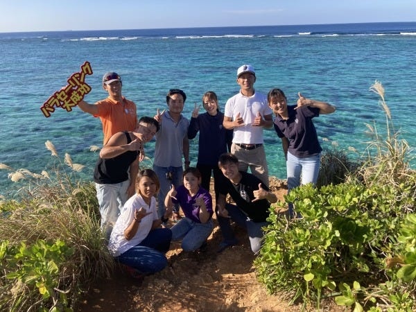 一緒に働く在籍インストラクターと事務員さん。