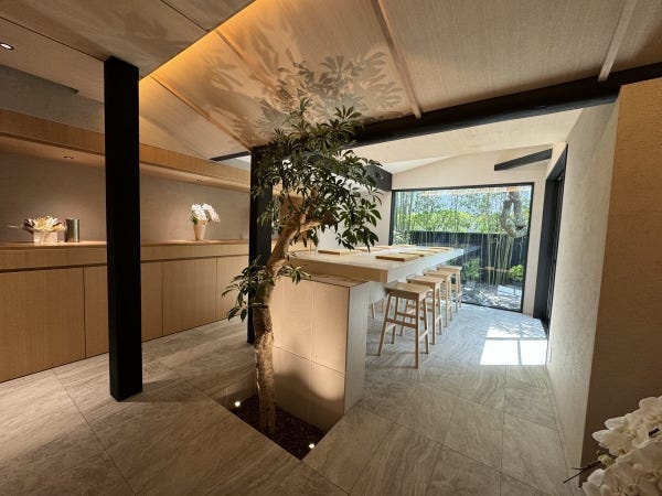 歴史ある建物ですが清潔感を大切にしております。お客様が気持ちよく過ごせる環境に拘ります。