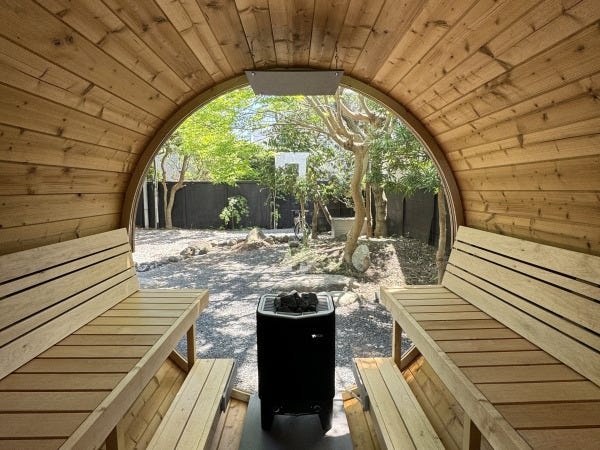 貸し切りサウナを併設する宿泊施設。バレルサウナを導入しており、多くのファンの方に楽しんでもらっています。