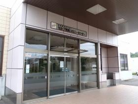 コロニーセンター 玄関