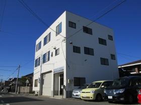 三星カメラさん北側にある建物の３階です（エレベーターなし）