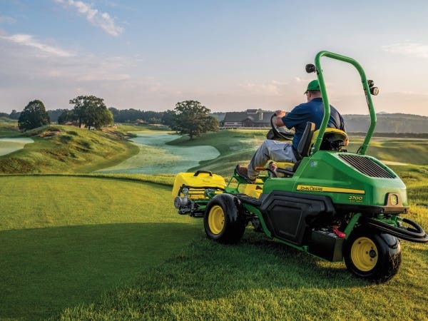 当社は芝刈り機や芝管理機械を海外ならびに国内から仕入を行い主に全国のゴルフ場に収めております