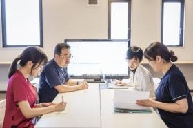 【カンファランス】多職種が集まり、患者さんに向き合います