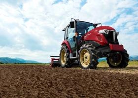 主要商品 トラクタ 幅広い作業に対応