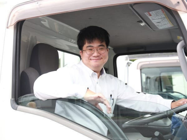 物流管理・物流管理スタッフ・お客様と接する販売（未経験者歓迎・普通自動車免許）