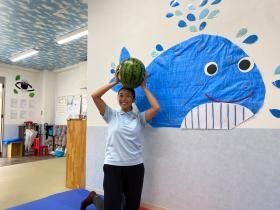 室内（夏のイベントスイカ割）