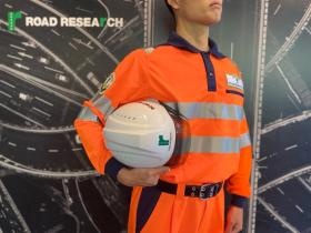 規制業務時に着用する制服＆当社オリジナルヘルメット