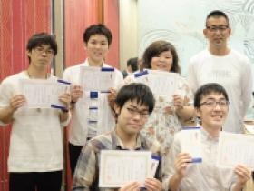 年に２回表彰式で実績を称えています。