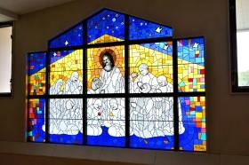 正面入り口にあるステンドグラス