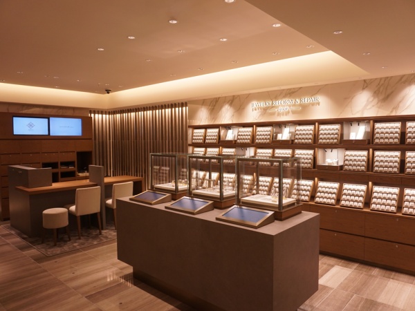 商品の販売のみを行なっているブランドと異なり、そのものに宿る時間や想いを大切に、未来へ紡いでいく事をミッションとして大切にしています☆