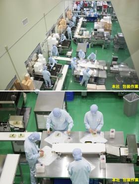 包み餃子の包装は、職人が心をこめて、手作業で行っています。