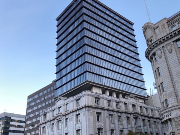 オフィスビルの外観