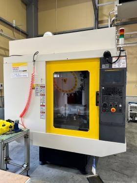 新たに導入したマシニングセンタです！