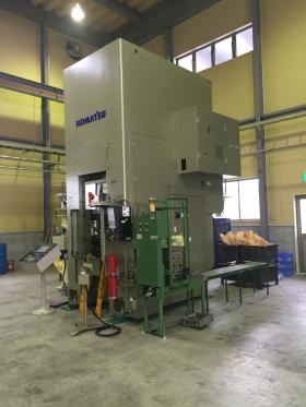 縦型プレス機が５台あります！