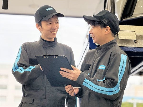 お客様に整備内容の説明をすることも多くあります。「整備に携わった整備士が、責任をもって最後まで担当する」というのが当社のスタンスです。