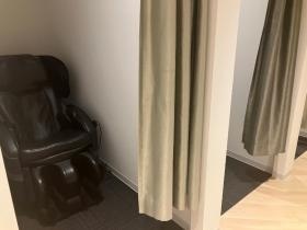 マッサージチェア５台設置！休憩やバスの待合に利用される方も