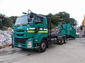 荷台が下せる特殊車両