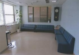 里見医院 待合室