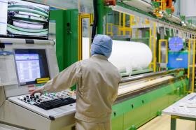 製品ができるまで（スリット加工の様子）